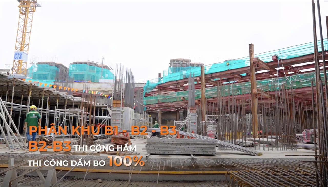 Thi công dầm và cột hầm phân khu B2 – B3, cần cẩu tháp và giàn giáo dày đặc