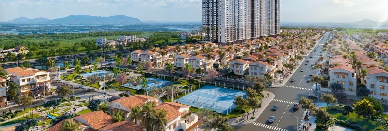 Dải nhà thấp tầng mái ngói đỏ, sân tennis và đại lộ nội khu nhìn từ trên cao