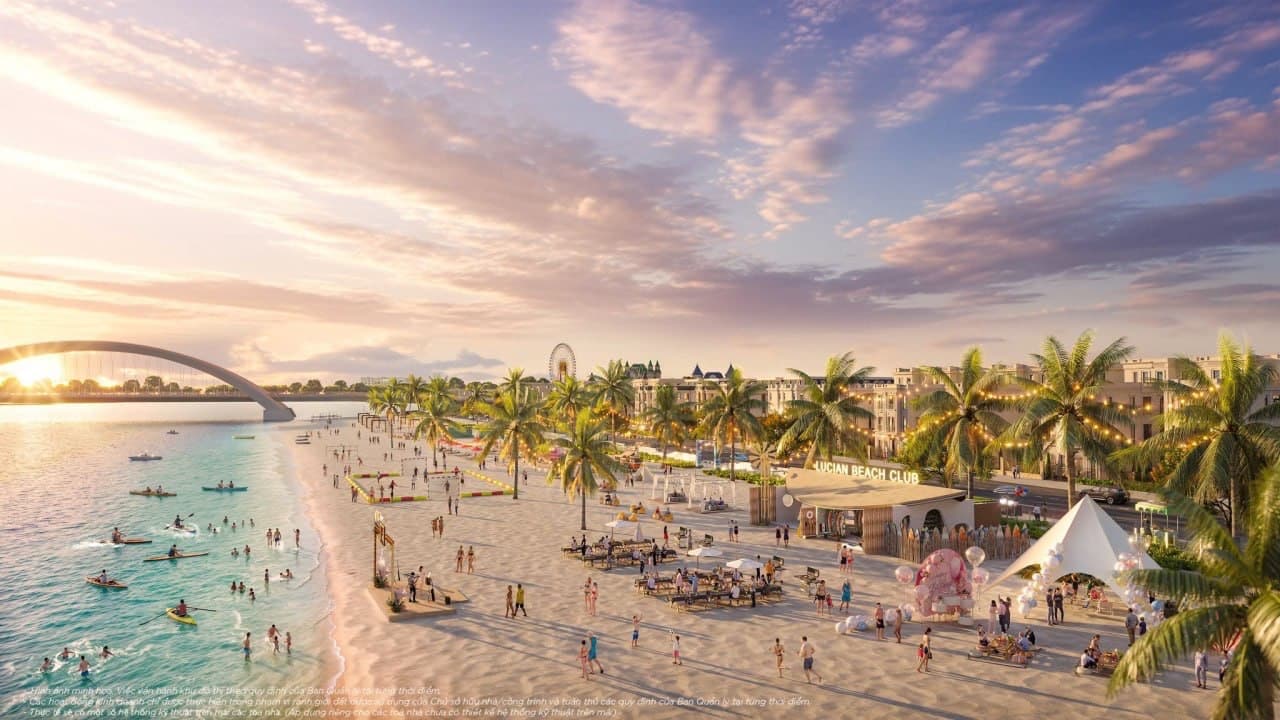 Phối cảnh bãi biển Vịnh Tiên lúc hoàng hôn với Lucian Beach Club, cầu vượt biển, vòng đu quay và du khách tắm biển